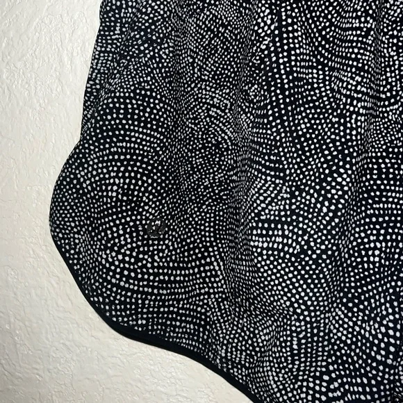 lululemon athletica Reversible Shorts - Picture 7 of 9